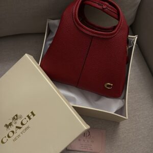 Burgundyكوتش